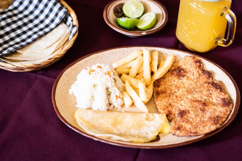 Milanesa de Pollo – Restaurante El Coronel, Ocoyoacac